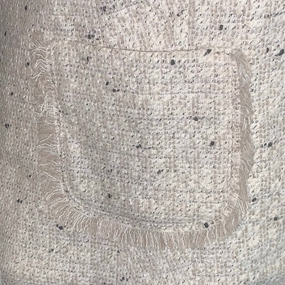 ANN TAYLOR: Cream Tweed Blazer with Fringe Trim - Size 4 - Picture 5 of 12